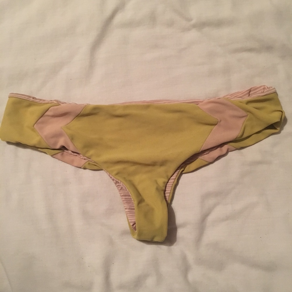 Acacia Mentawai Bottoms in Lilikoi!